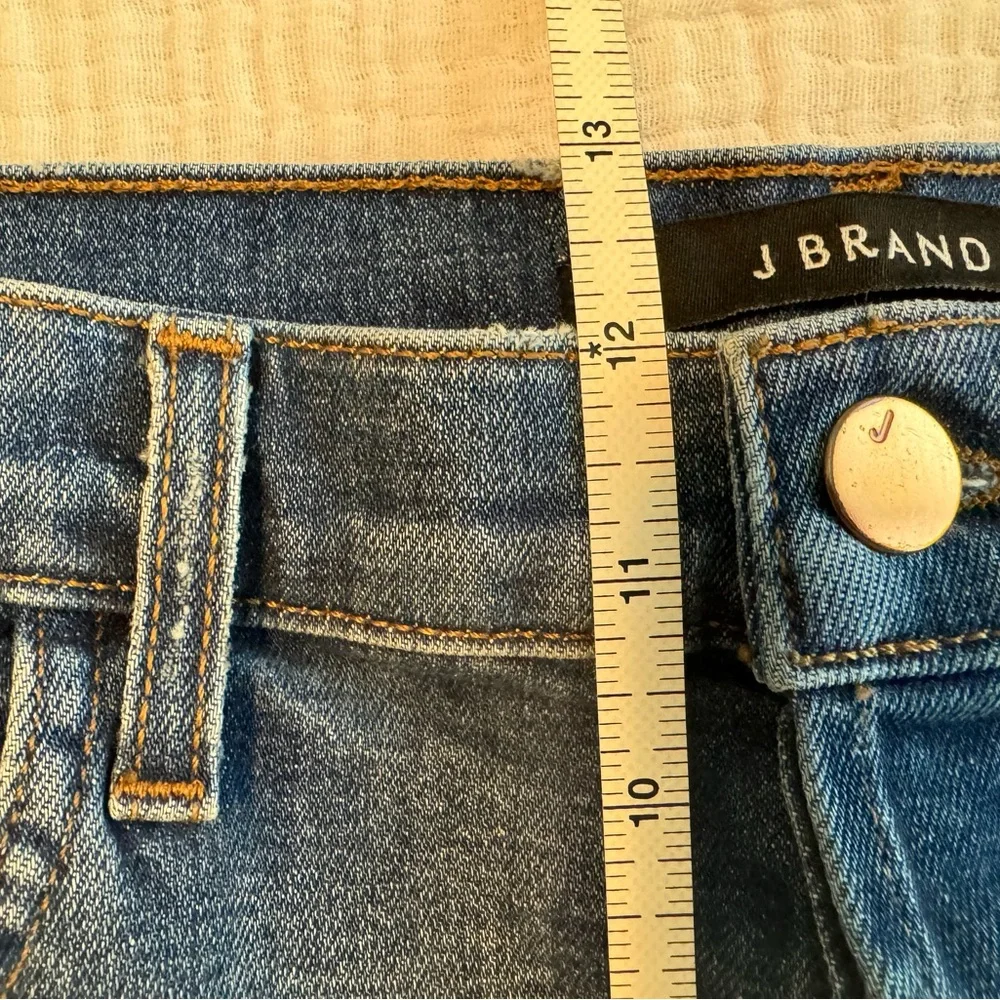 [J BRAND] Gracie High-Rise Cuffed Denim Shorts in ‘Jagger’ - Picture 10 of 11